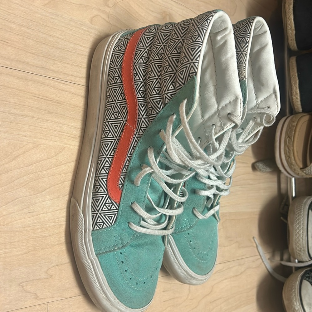 Teal women’s 9 high top vans with coral